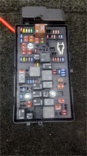 Caja Fusibles/Rele Opel Insignia Berlina (2008->) 2.0 CDTI - Imagen 2