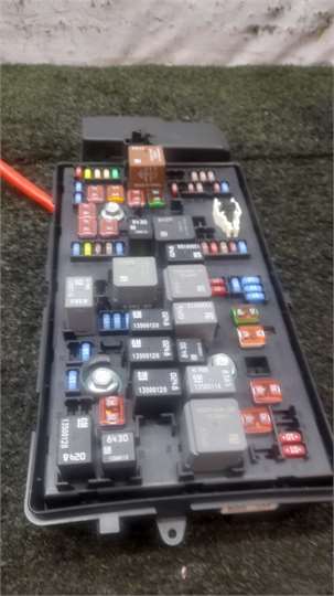 Caja Fusibles/Rele Opel Insignia Berlina (2008->) 2.0 CDTI - Imagen 3
