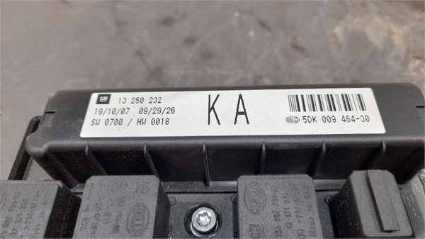 Caja Fusibles/Rele Opel ZAFIRA 1.9 CDTI - Imagen 2